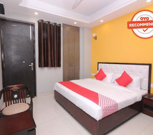 OYO Townhouse 606