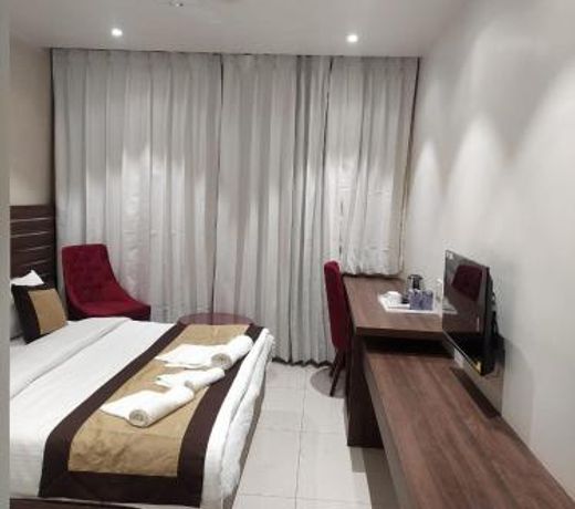 Rajlaxmi Hotel - Free Airport Pickup and Drop