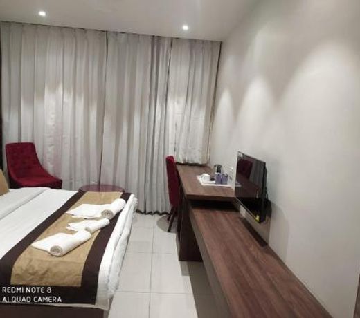 Rajlaxmi Hotel - Free Airport Pickup and Drop