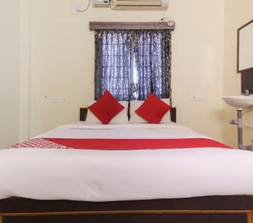 OYO Flagship 76906 Damodar Inn