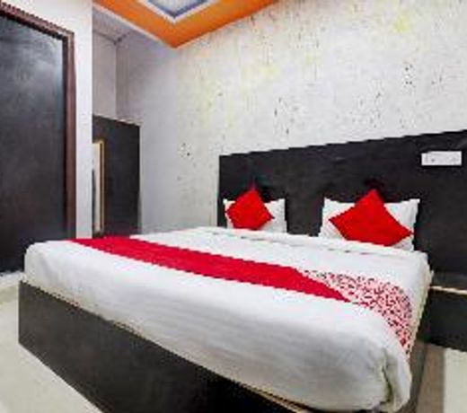 Vaccinated Staff - OYO 76841 Hotel Happy Stay