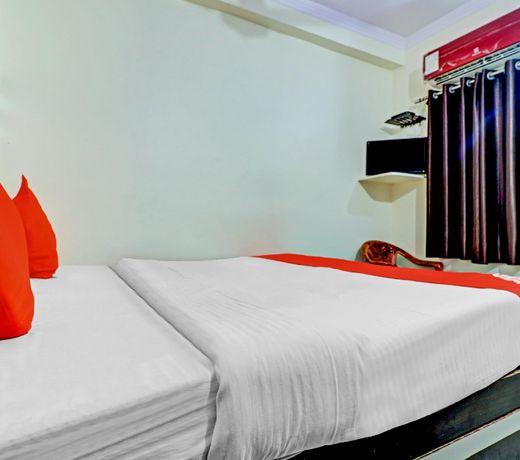 OYO 77893 Hotel Gopal