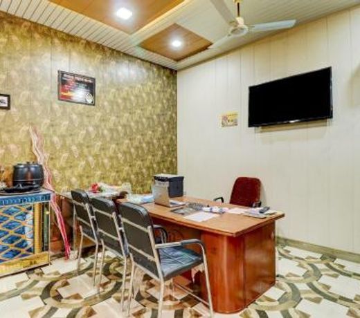 OYO 78853 Hotel Raj Paradise