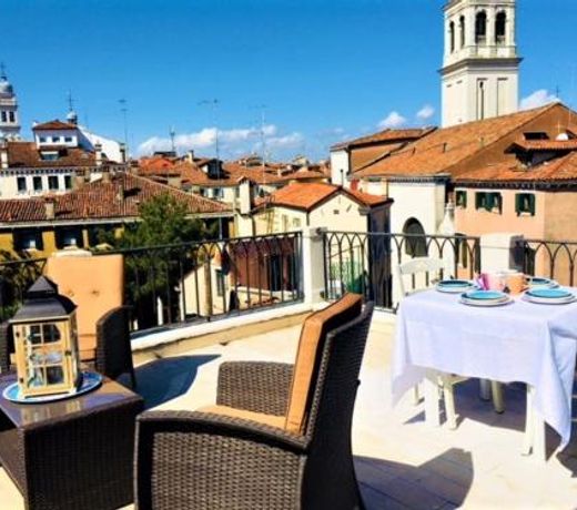 VENICE HOLIDAY TERRACE