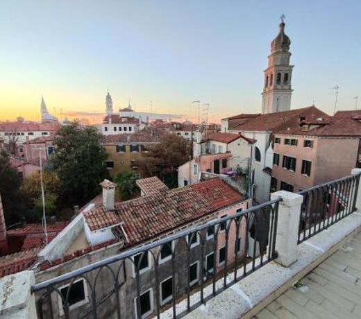 VENICE HOLIDAY TERRACE