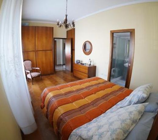 Camera deliziosa con bagno, giardino e parcheggio