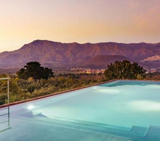 Etna Retreat