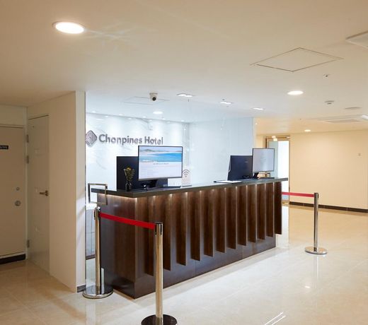 Sokcho Chonpines Beach Hotel