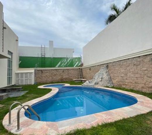 21 Suite with Jacuzzi a shared pool