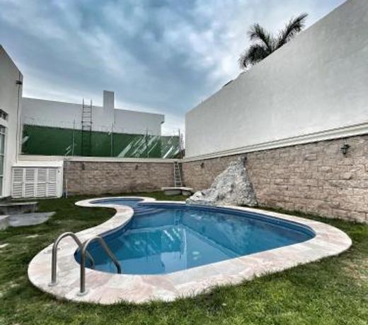 21 Suite with Jacuzzi a shared pool