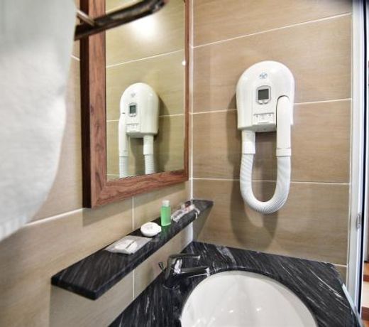 YANGTZE HOTEL 长江酒店