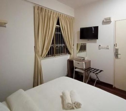 OYO 90260 Natol Homestay London
