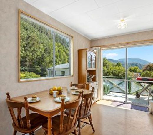 McFalls Bach - Havelock Holiday Home