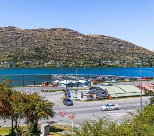 Marina Views - Newly Renovated. Sunny Balcony