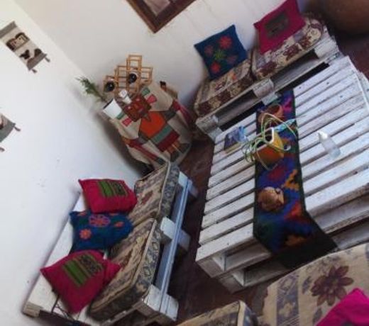 L.Q hostel
