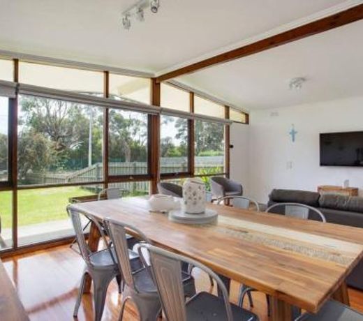 Beach Days Family Escape, Dromana