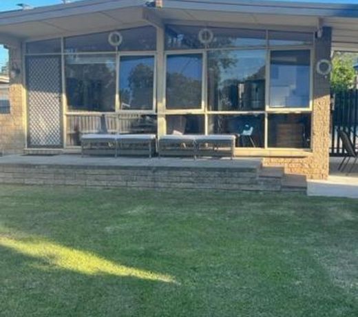 Beach Days Family Escape, Dromana