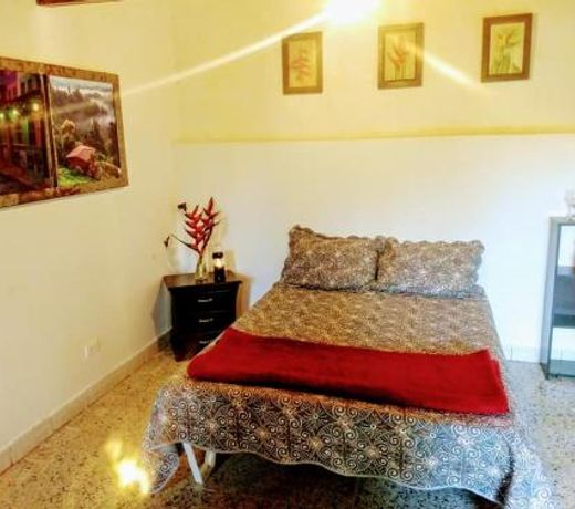 Casa Roja Parche Campestre - Hospedaje Guatapé
