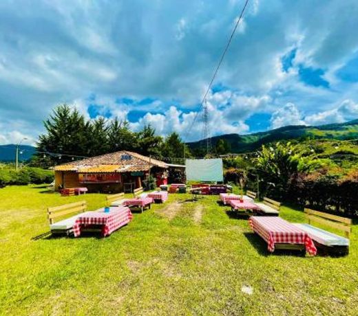 Casa Roja Parche Campestre - Hospedaje Guatapé