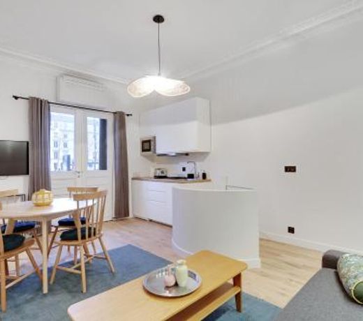Pick A Flat's Apartment in Neuilly sur Seine - Avenue Charles de Gaulle
