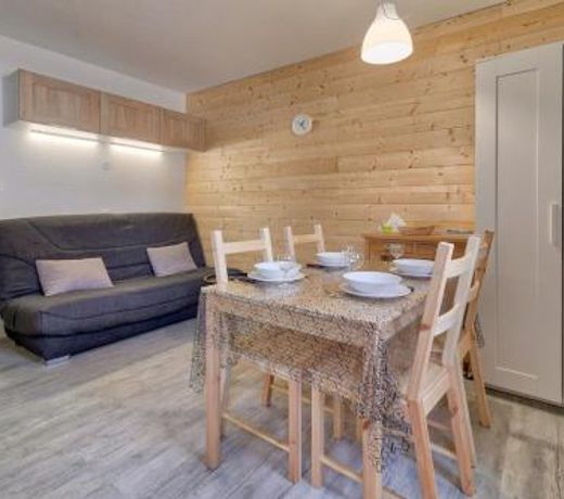 Detente et convivialite au pied des montagnes