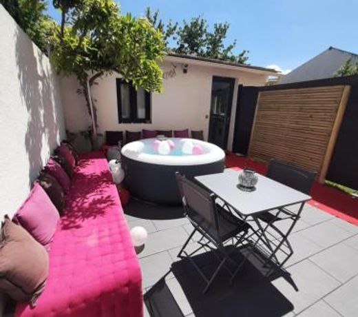 Logement ENTIER, NETFLIX Jacuzzi en option