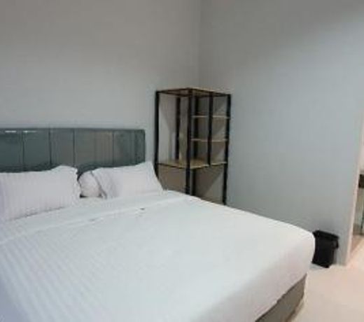 RedDoorz Plus near Siloam Hospital Balikpapan