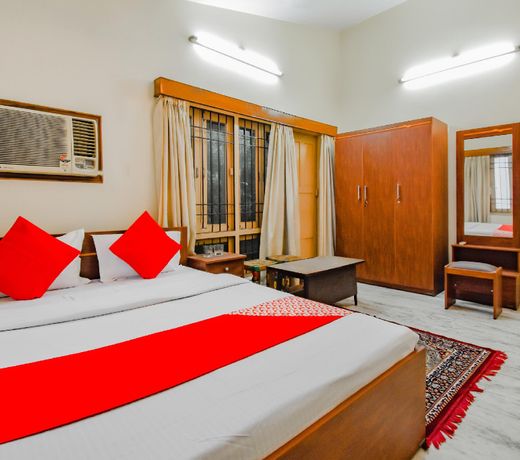 OYO 90130 Retro Residency