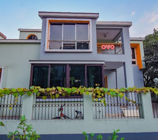 OYO 90130 Retro Residency