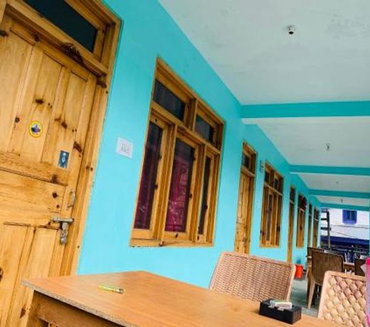 White lotus Guest House and Cafe