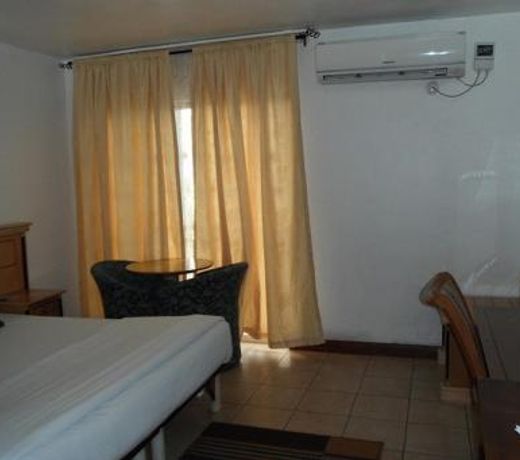 Room in Lodge - Wellington Fully Furnished 3 Bedroom Apartment Suite
