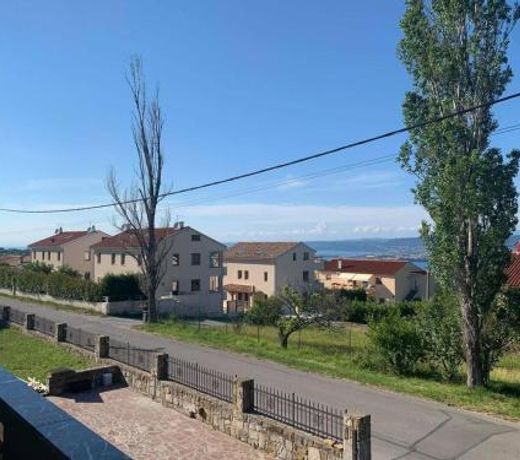 White apartments Hrvatini