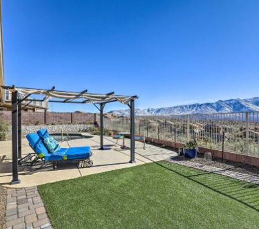 Tucson Home with Private Pool and Mountain Views!