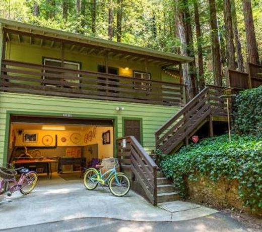 Vino Velo Retreat! Redwoods! Hot Tub!! Fire Table!! BBQ!! Game Room!! Fast WiFi!! Dog Friendly!!