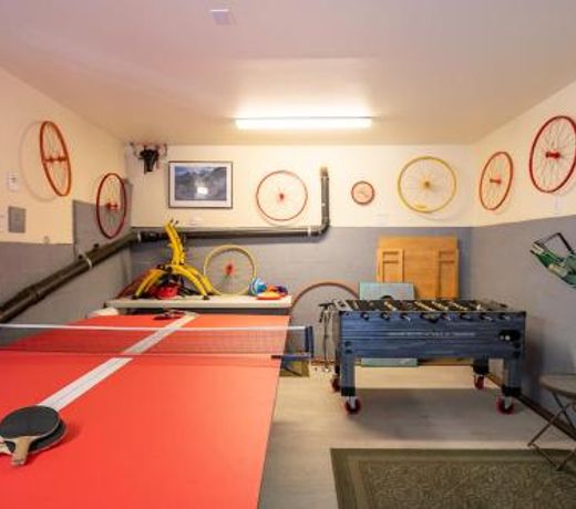Vino Velo Retreat! Redwoods! Hot Tub!! Fire Table!! BBQ!! Game Room!! Fast WiFi!! Dog Friendly!!