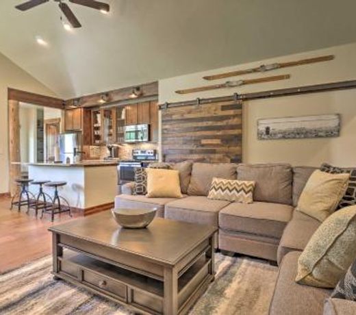 Walk to Main St and Marina from Updated Cabin!