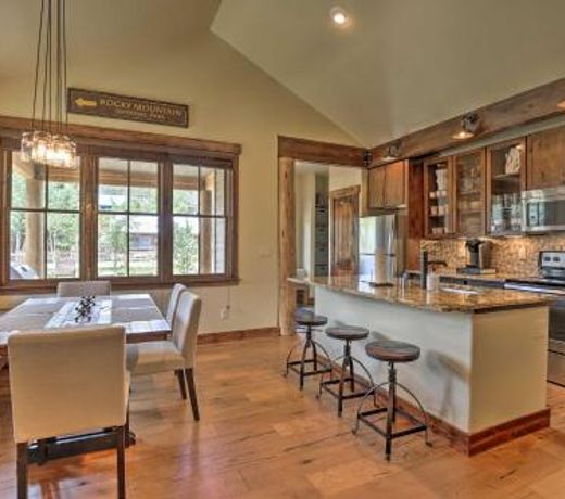 Walk to Main St and Marina from Updated Cabin!
