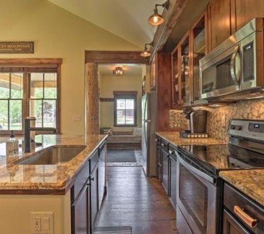 Walk to Main St and Marina from Updated Cabin!