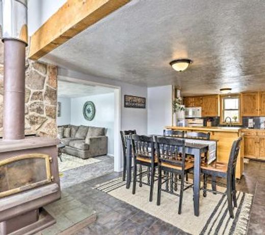Cozy Kremmling Retreat with Mountain Views!