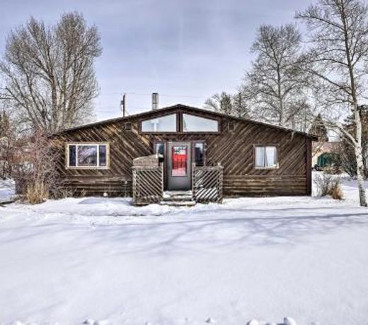 Cozy Kremmling Retreat with Mountain Views!