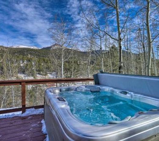 Secluded Divide Cabin with Hot Tub and Gas Grill!