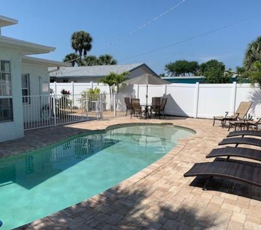 Cozy Canaveral Cottages