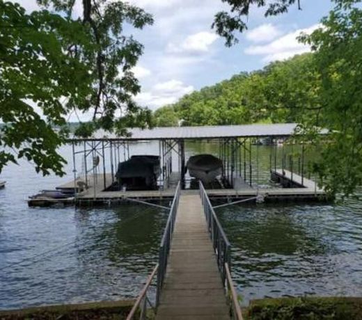 Large Lake Tudor Home, Dock, 3 acres, walk to Bagnell Dam , 1 MM