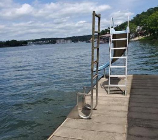 Large Lake Tudor Home, Dock, 3 acres, walk to Bagnell Dam , 1 MM
