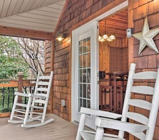 The Boat House - Charming Creekside Getaway