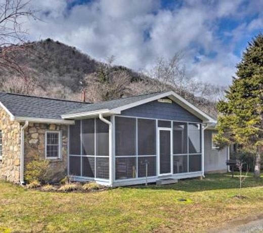 The Rock Cottage - Quiet Escape with Porch!