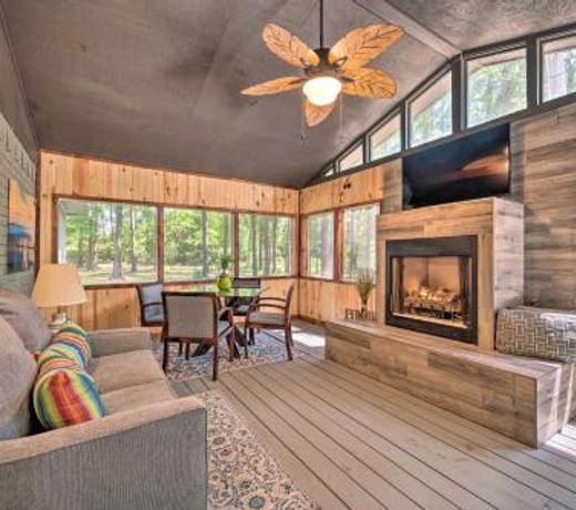 Lavish Getaway with Hot Tub on Almost 6 Acres!