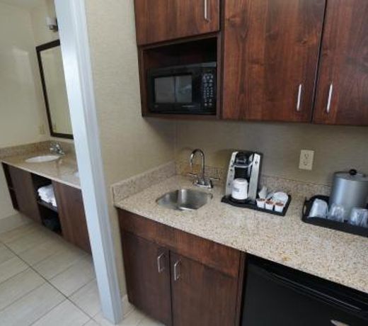 Creekside Hotel & Suites