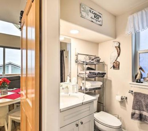 Epic Yachats Escape with Beach Access and Views!