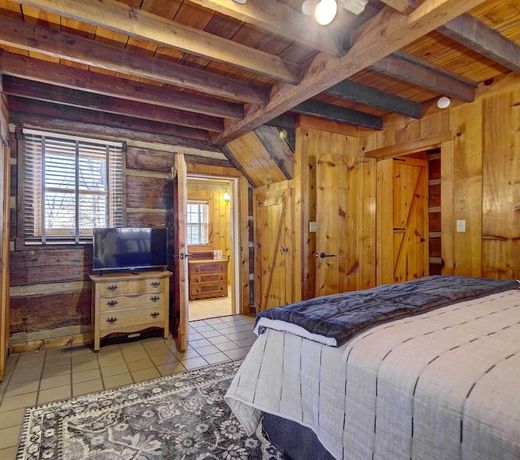 Cozy Log Cabin 6 Mi to Great Smoky Mtns NP!